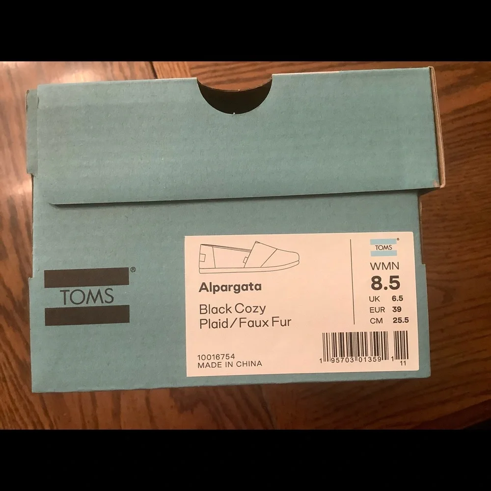 NWB Toms - Picture 3 of 3